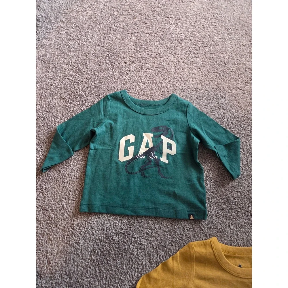 Baby gap tees size 6-12‎ mos